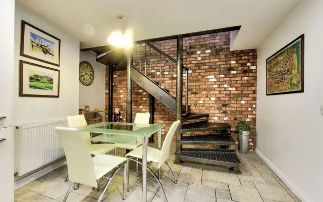 St Stephen Street Apartment