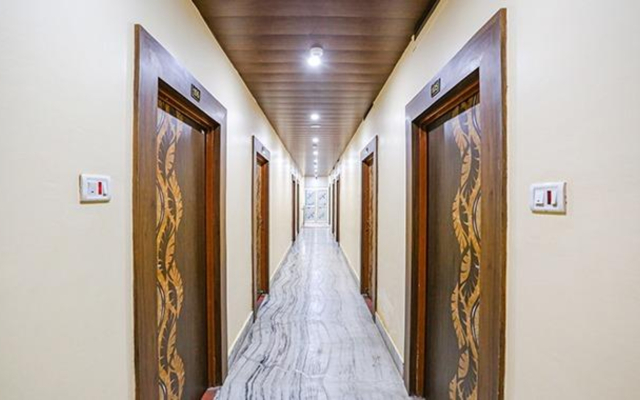 Fabhotel Shivam Palace