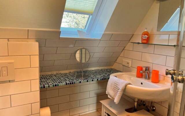 "lee" in House Smaswai 10