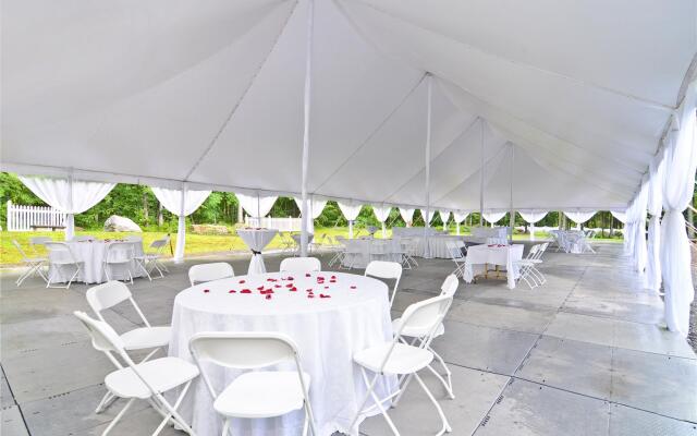 Red Roof Inn & Suites Hazleton