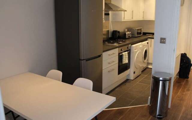 Zone 1 Hoxton 2 Bedroom Flat