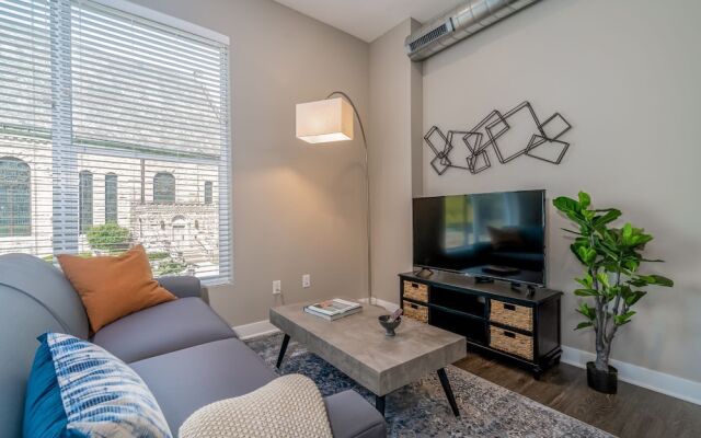 Des Moines Heavenly 1BD 1BA Downtown Apartment