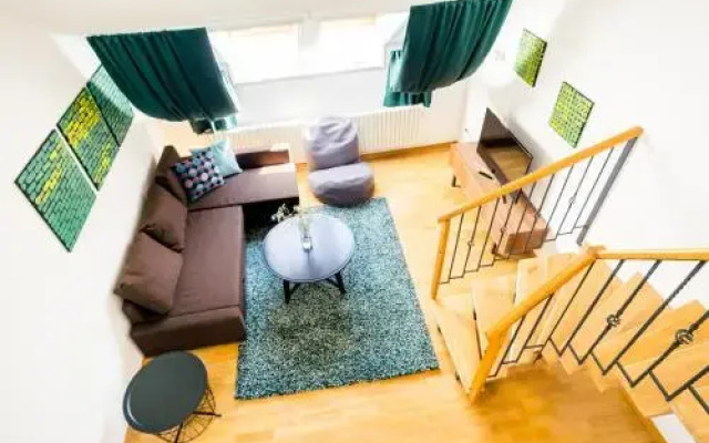 HOME ALONE 5BR+3BATH Penthouse in center of Prague
