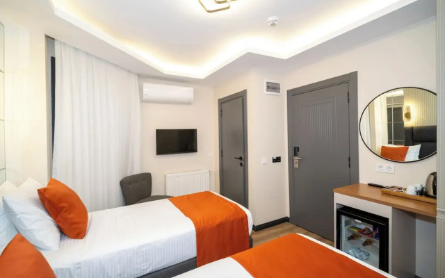 Отель Robin Hotel