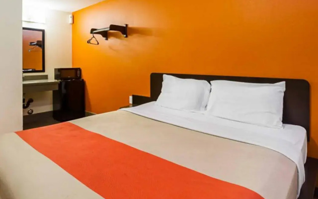 Motel 6 on Maple