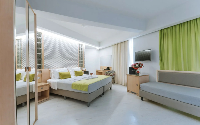Отель Semiramis City