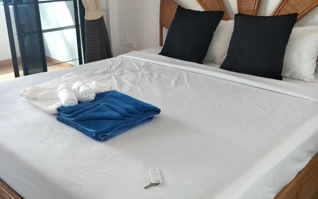Room by Ayodiawan Naithon