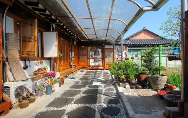 Jeonju Gyodong Oigatjip Pension