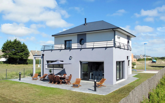 Pirou Beach (PIP402)