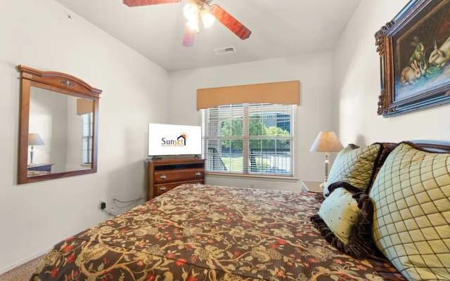 Ozark Comfort 3 Bedroom Condo by RedAwning