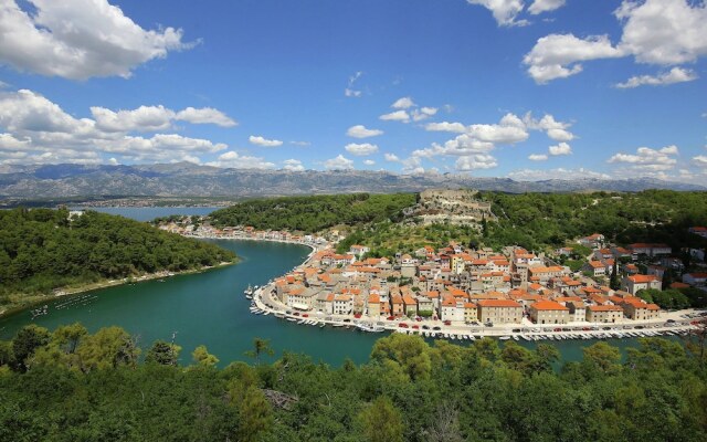 Luxurious Apartment in Novigrad with Terrace