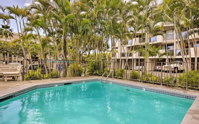 Downtown Kailua-kona Condo w/ Pool & Views