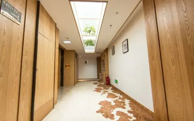 Lvbao Lezhi Hot Spring Hotel