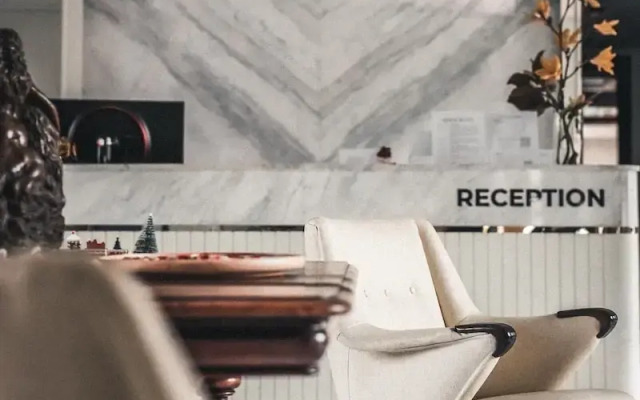 Leon Lasalle Hotel & Residences