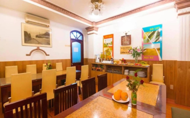 Cosmo Square Hotel (former Duna Hotel)