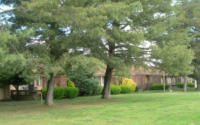 Baneberry Golf and Resort