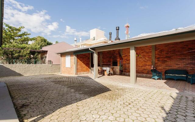 Sobrado agradável c/ churrasq. 90m do mar RDD657