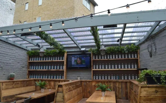 The Crown Pub & Guesthouse