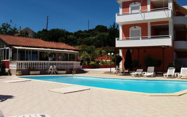 Amazona Apartments and Studios