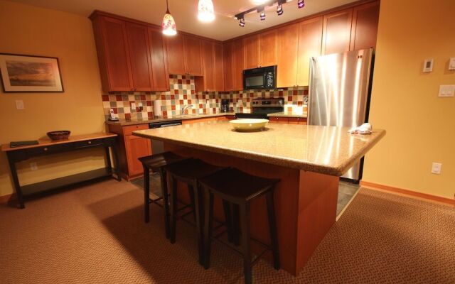 Pinnacle Ridge Chalets by Fernie Lodging Co