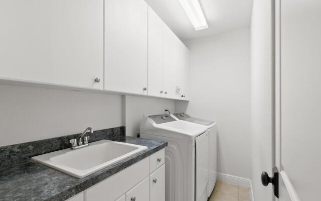 Sun West Palms 301