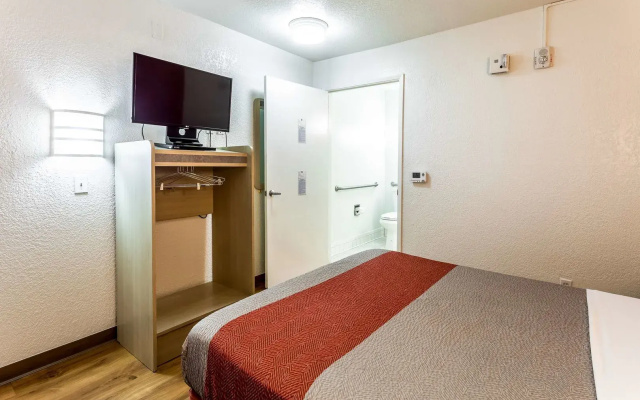 Motel 6 Sacramento, CA - Downtown