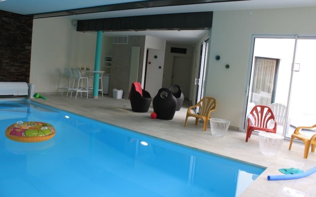 Villa ty Mam'Goz, Pres de Roscoff, spa, piscine interieure, plage a 50 m