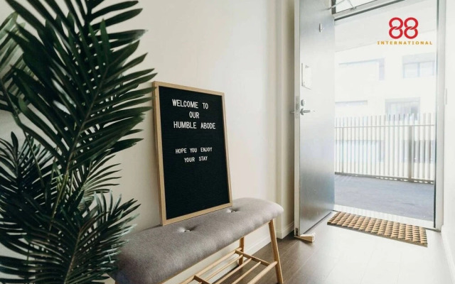 Convenient & Cozy 1BR next to Mall