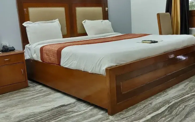 Bird Hawkins Residency