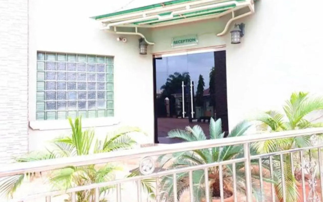 Nue Crest Hotel