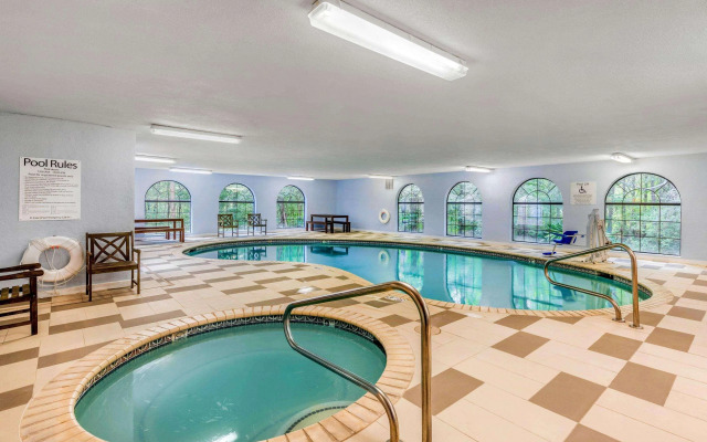 Comfort Suites
