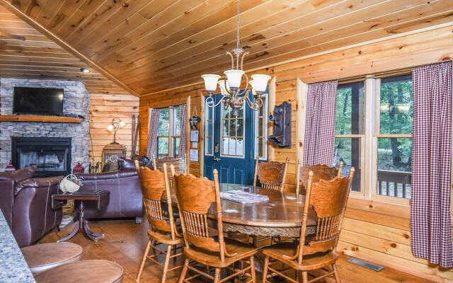 Cozy Cabin 4 Bedroom House