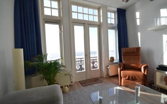 Fraai appartement direct aan zee op toplocatie.
