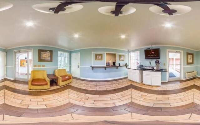 Winton Inn & Suites