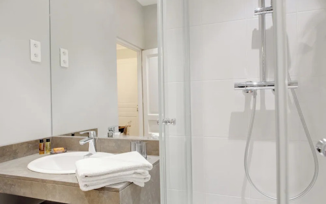 Paris Blanc Manteau Residence