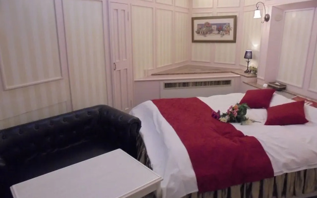 HOTEL MOULIN ROUGE - Adults Only