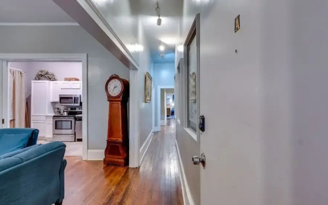 Comfortable Escape 2BR Historic Downtown