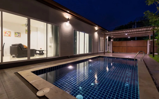 Private Villa with Pool near Laguna