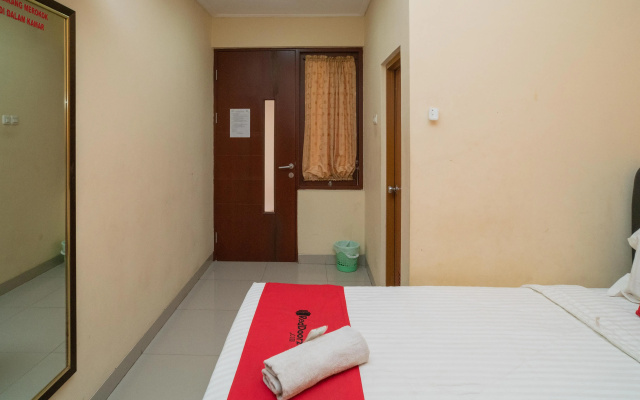 RedDoorz Syariah Plus near Cirebon Super Block Mall 2