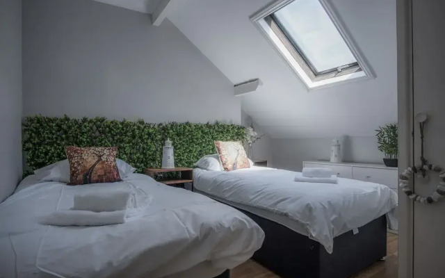Langland Road - 2 Bedroom Town House