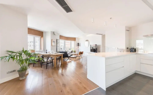 Luxurius Apartment With Huge Balcony at Plaza de España