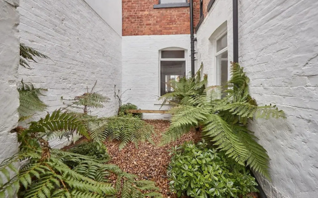 Host Stay Emerald Residence