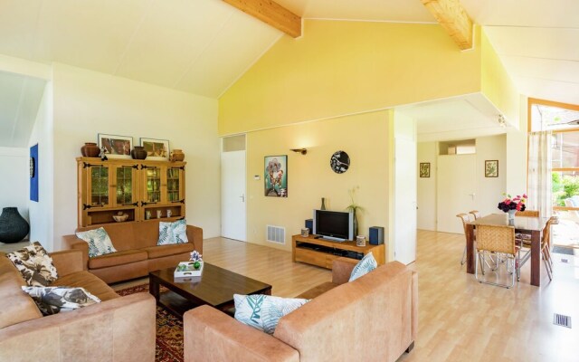 Comfortable Waterside Holiday Villa
