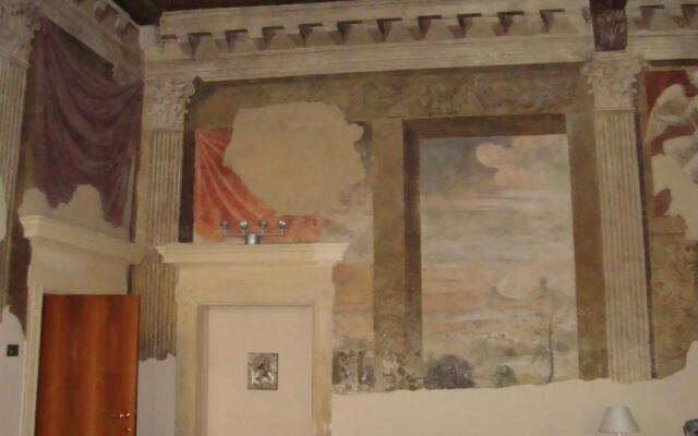 Palazzo Rinascimentale con affreschi