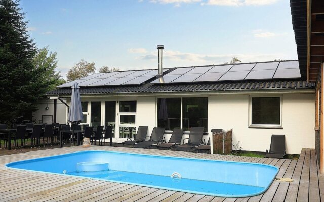 10 Person Holiday Home in Vaeggerlose