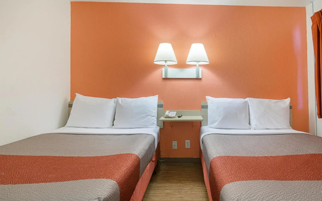 Motel 6 Topeka Northwest