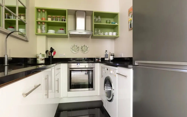 Southwell Gardens II by Onefinestay