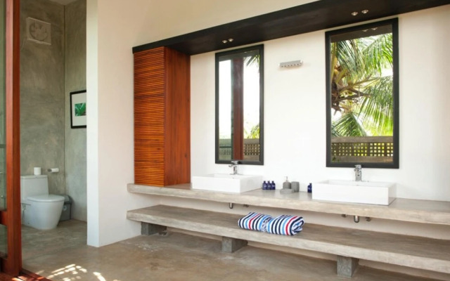 Modern Beach Villa With Roof Terrace