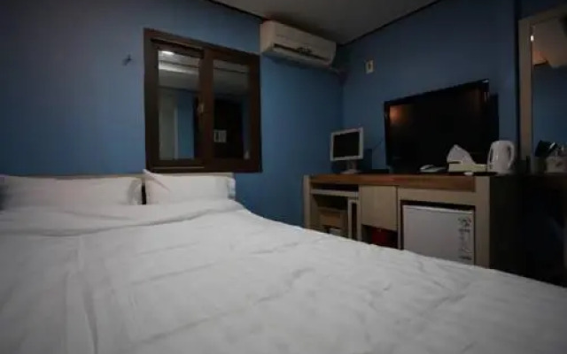 Backpacker Mr. Sea Insadong