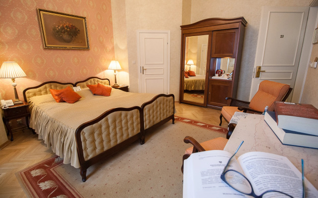 Grand Hotel